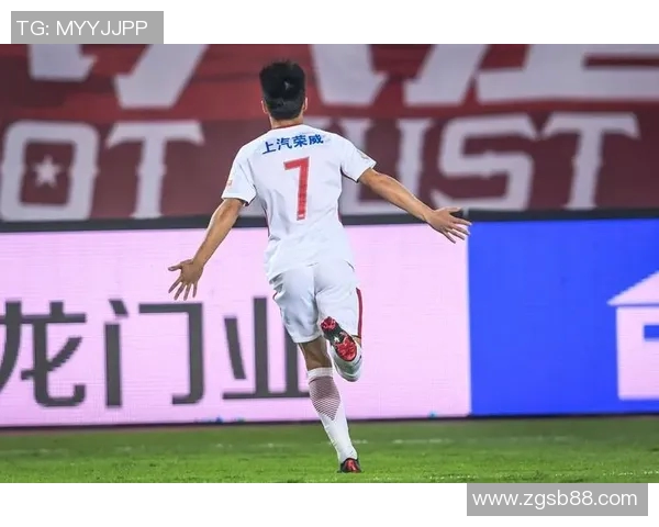 恒大客场战胜上港,继续引领中超积分榜,稳坐榜首位置